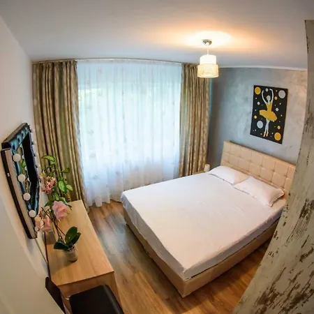 Garden Apartment *