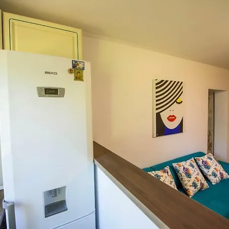 Garden Apartment *